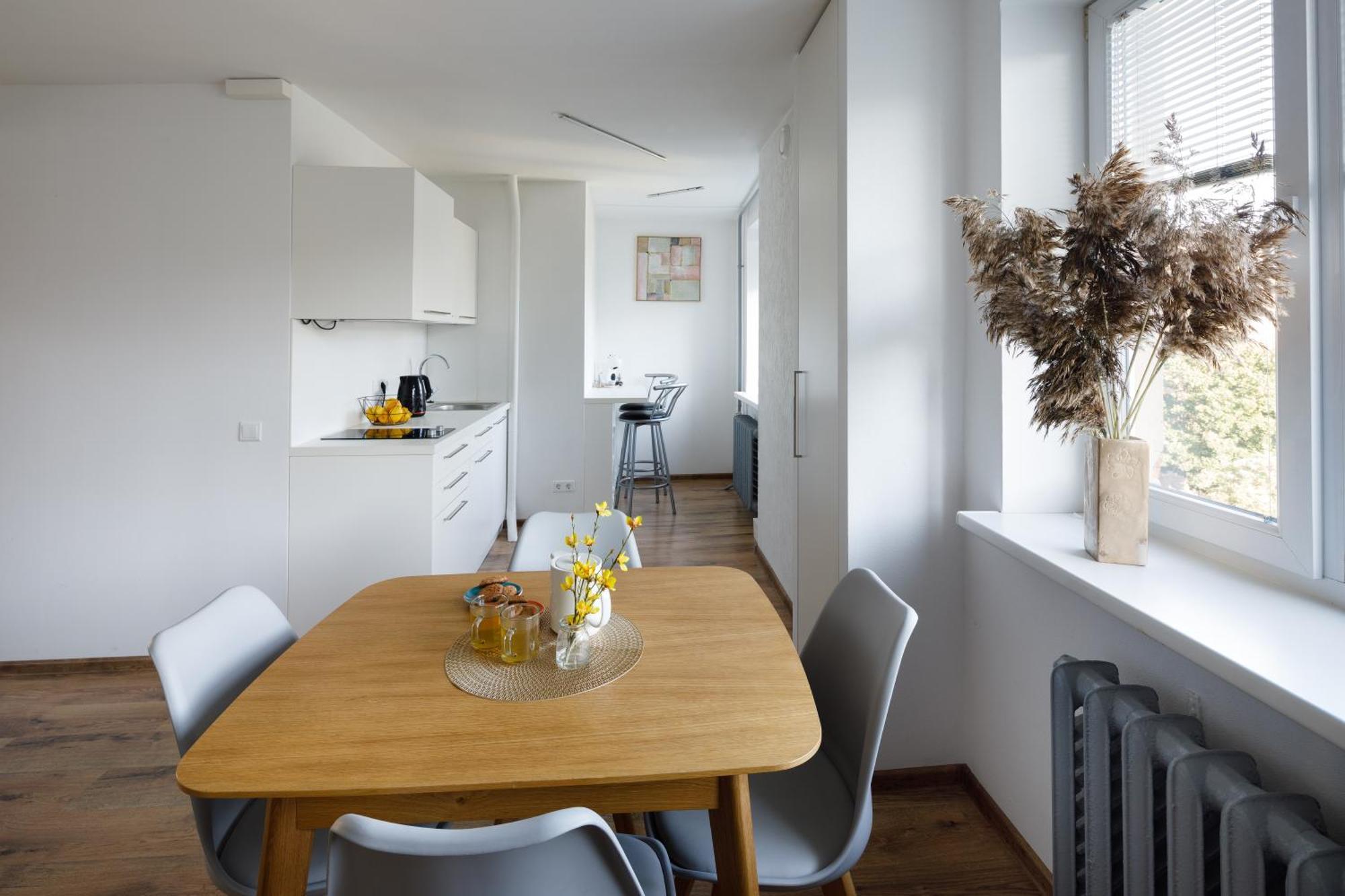 Brivibas Yard Apartment With Parking In City Center Riga Exterior foto
